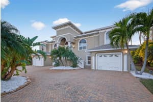 8880 COMMODORE DRIVE, SEMINOLE, FL 33776 - MLS#MFRTB8470530