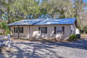 2002 E WILLOW DR, PLANT CITY, FL 33566 - MLS#MFRTB8470735
