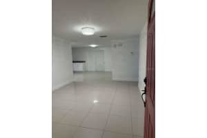 8518 Woodlake Dr Tampa, FL 33615 - Off Market