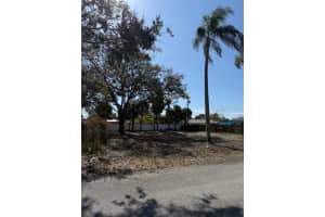 6611 KINGSWOOD DRIVE, ST PETERSBURG, FL 33702 - MLS#MFRTB8471125