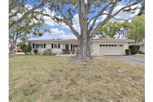 1701 LAURIE LANE, BELLEAIR, FL 33756 - MLS#MFRTB8472293