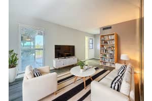 6100 12TH STREET, ST PETERSBURG, FL 33707 - MLS#MFRTB8473183