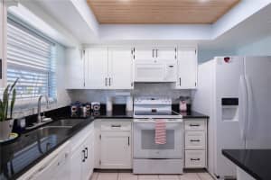 676 PARK CIRCLE, BRADENTON, FL 34207 - MLS#MFRTB8473455