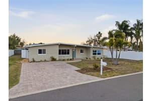 6830 Bay St, ST PETE BEACH