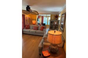 MLS# MFRTB8474278, Largo, Florida 33773