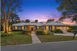 101 Shore Dr, DUNEDIN