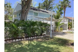 401 Pennsylvania Ave, CRYSTAL BEACH