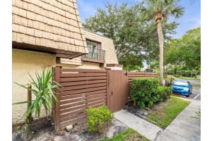 15407 POND WOODS DRIVE, TAMPA, FL 33618 - MLS#MFRTB8474396