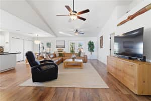 1002 VENTANA DRIVE, SUN CITY CENTER, FL 33573 - MLS#MFRTB8474816