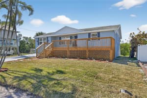 827 SEABREEZE DRIVE, RUSKIN, FL 33570 - MLS#MFRTB8475129