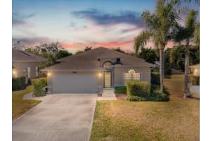 884 Michele Cir, DUNEDIN