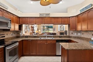 1040 DARTFORD DRIVE, TARPON SPRINGS, FL 34688 - MLS#MFRTB8475724