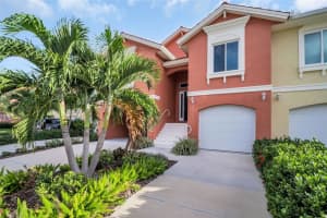 11 Franklin Ct S #c, ST PETERSBURG