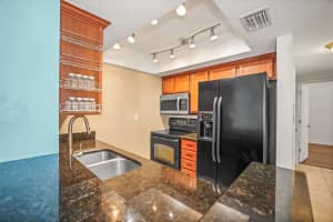 704 LYNDHURST STREET, DUNEDIN, FL 34698 - MLS#MFRTB8476462