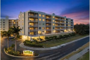 1200 Country Club Dr #4202, LARGO