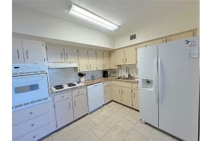 2001 WORLD PARKWAY BOULEVARD, CLEARWATER, FL 33763 - MLS#MFRTB8476658