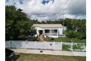 1011 Nw 44th St, MIAMI