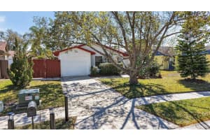 215 LAKE CHARLES COURT, OLDSMAR, FL 34677 - MLS#MFRTB8477730