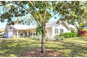 1303 Glengarry Dr, PALM HARBOR