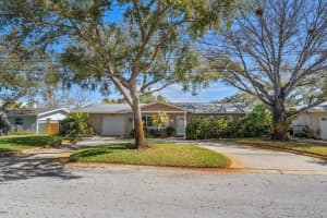 2233 Sunset Cir, LARGO