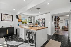 343 37TH AVENUE, ST PETERSBURG, FL 33704 - MLS#MFRTB8478306