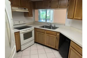 9627 EATON GARDENS LANE, FORT MYERS, FL 33919 - MLS#MFRTB8478501