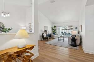 15830 GLENARN DRIVE, TAMPA, FL 33618 - MLS#MFRTB8478979