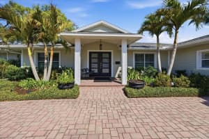 10705 CARROLLWOOD DRIVE, TAMPA, FL 33618 - MLS#MFRTB8479368