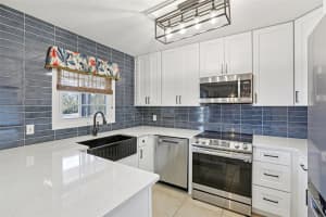 13754 ORANGE SUNSET DRIVE, TAMPA, FL 33618 - MLS#MFRTB8479759