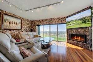 1200 Country Club Dr #5404, LARGO