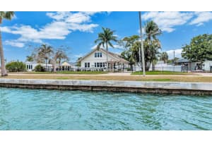 3925 SUNRISE DRIVE, ST PETERSBURG, FL 33705 - MLS#MFRTB8480172
