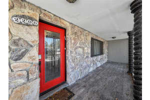 2206 HOWARD LANE, TAMPA, FL 33612 - MLS#MFRTB8480400