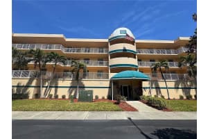 6205 SHORELINE DRIVE, ST PETERSBURG, FL 33708 - MLS#MFRTB8480697