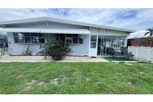 2505 BAY DRIVE, LARGO, FL 33771 - MLS#MFRTB8481173