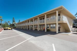 8475 GULF BOULEVARD, TREASURE ISLAND, FL 33706 - MLS#MFRTB8481633