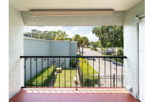 2876 SOMERSET PARK DRIVE, TAMPA, FL 33613 - MLS#MFRTB8482044