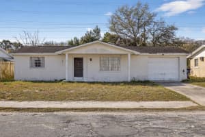 3548 Blossom Lake Dr, HOLIDAY