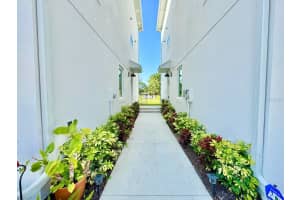 4740 LEGACY PARK DRIVE, TAMPA, FL 33611 - MLS#MFRTB8482868