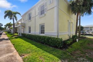4911 COQUINA KEY DRIVE, ST PETERSBURG, FL 33705 - MLS#MFRTB8483439
