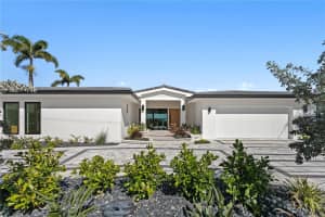 2580 BAY ISLE DRIVE, ST PETERSBURG, FL 33705 - MLS#MFRTB8483498