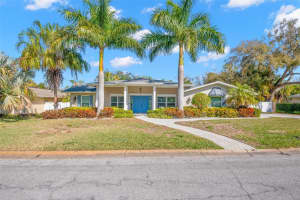 8 Ambleside Dr, BELLEAIR