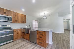 301 SUGAR CREEK DRIVE, PLANT CITY, FL 33563 - MLS#MFRTB8483546