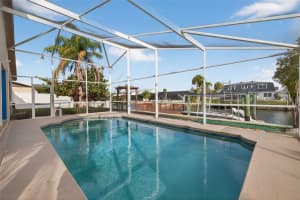 8711 BAY CREST LANE, TAMPA, FL 33615 - MLS#MFRTB8484861