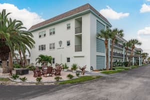 8 Glencoe Pl #104, DUNEDIN