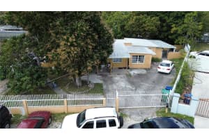 9590 Nw 33rd Ave, MIAMI