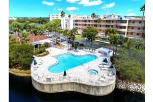 6475 SHORELINE DRIVE, ST PETERSBURG, FL 33708 - MLS#MFRTB8485745