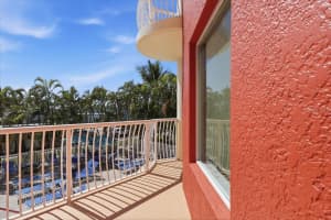 MLS# MFRTB8485828, Treasure Island, Florida 33706