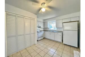 3826 LAKESHORE DRIVE, TAMPA, FL 33604 - MLS#MFRTB8486343