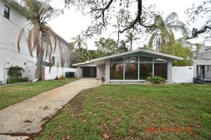 528 Suwanee Cir, TAMPA