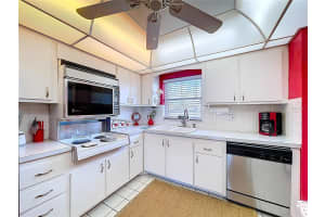 4650 COVE CIRCLE, ST PETERSBURG, FL 33708 - MLS#MFRTB8487421